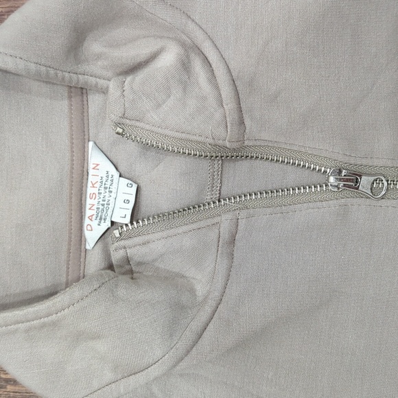 Danskin athletic top size large - Picture 3 of 4
